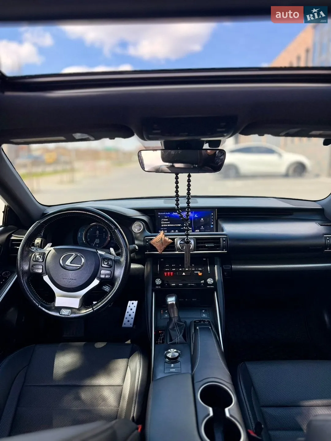 2017 Lexus IS - мініатюра 10