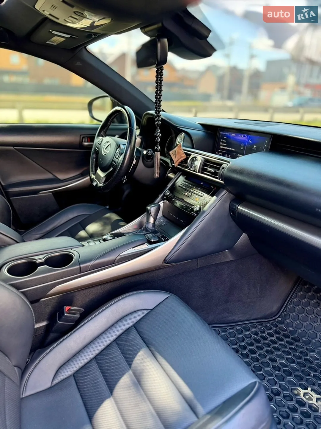 2017 Lexus IS - мініатюра 15
