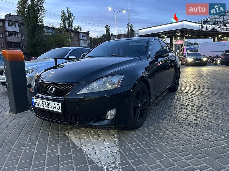 Lexus IS 2010