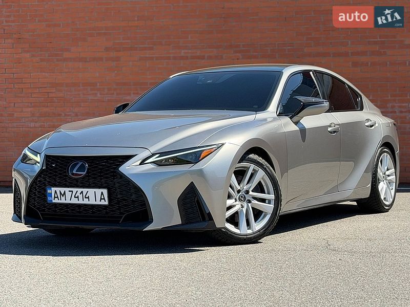 Lexus IS 2021