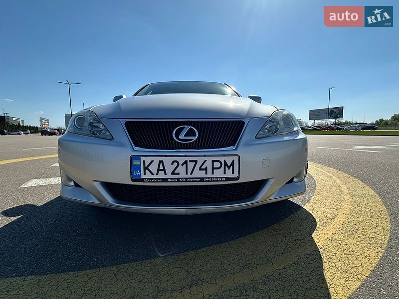 Седан Lexus IS 2008 в Киеве