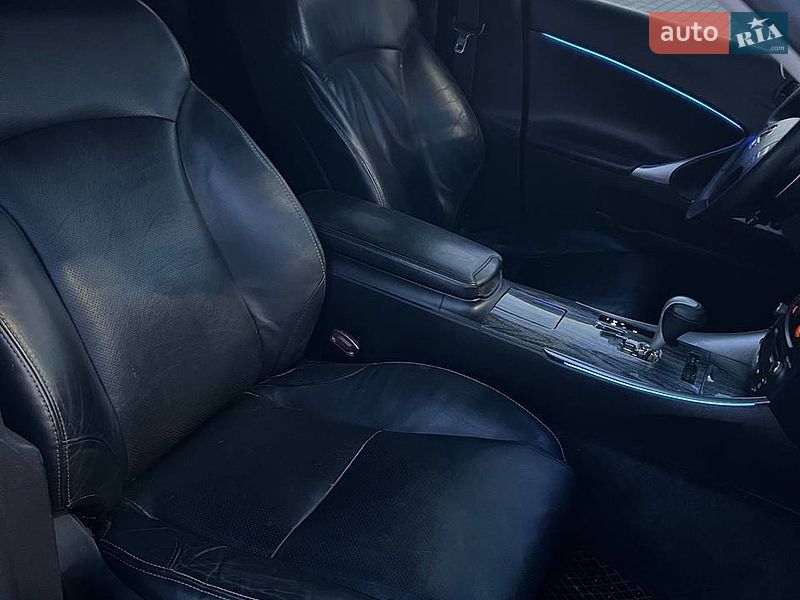 Седан Lexus IS 2007 в Виннице