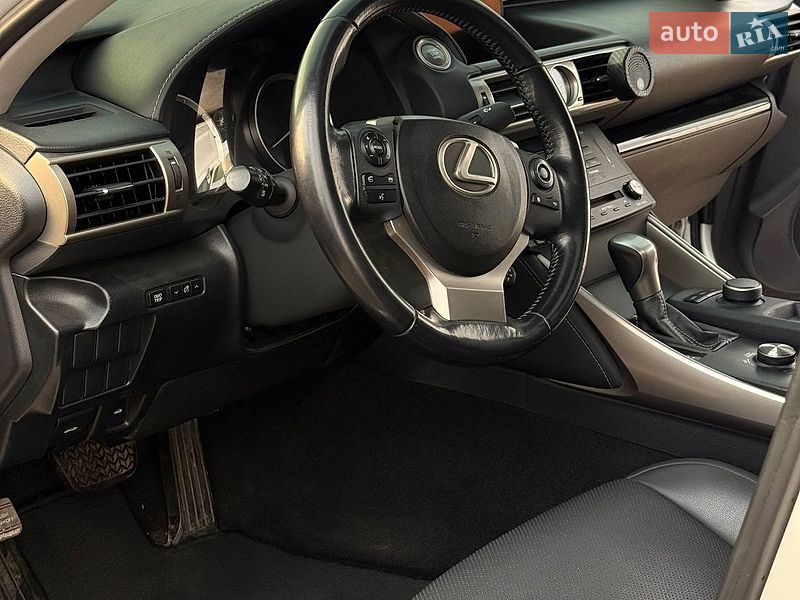 Седан Lexus IS 2015 в Запорожье
