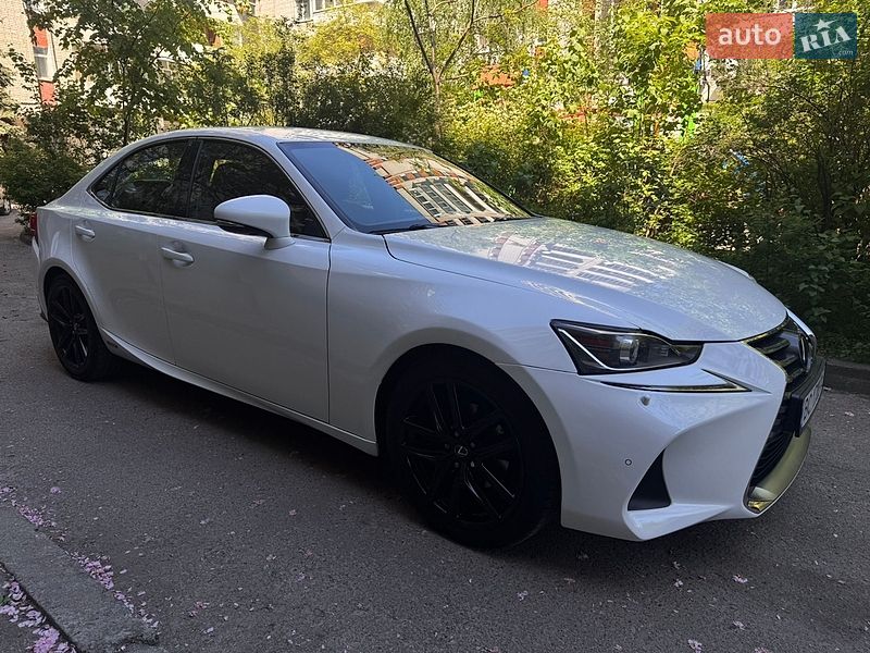 Седан Lexus IS 2014 в Львові