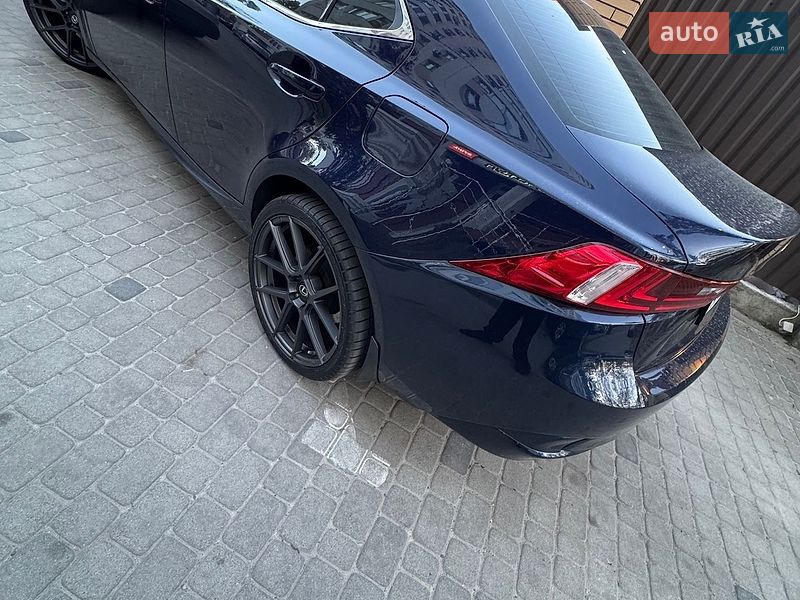 Седан Lexus IS 2014 в Киеве