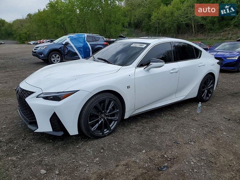 Lexus IS 2024