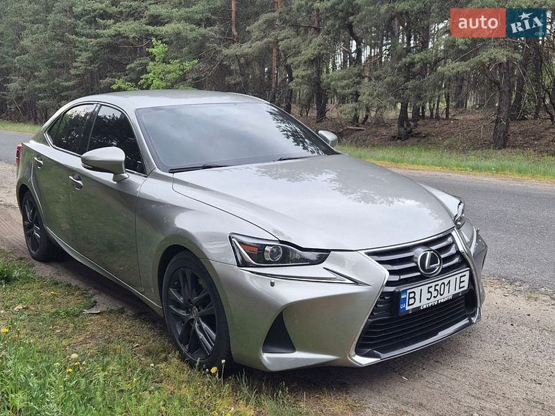 Седан Lexus IS 2017 в Миргороді