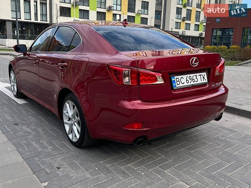Седан Lexus IS 2012 в Львове