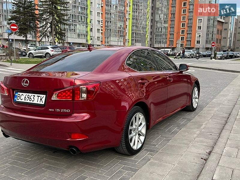 Седан Lexus IS 2012 в Львове