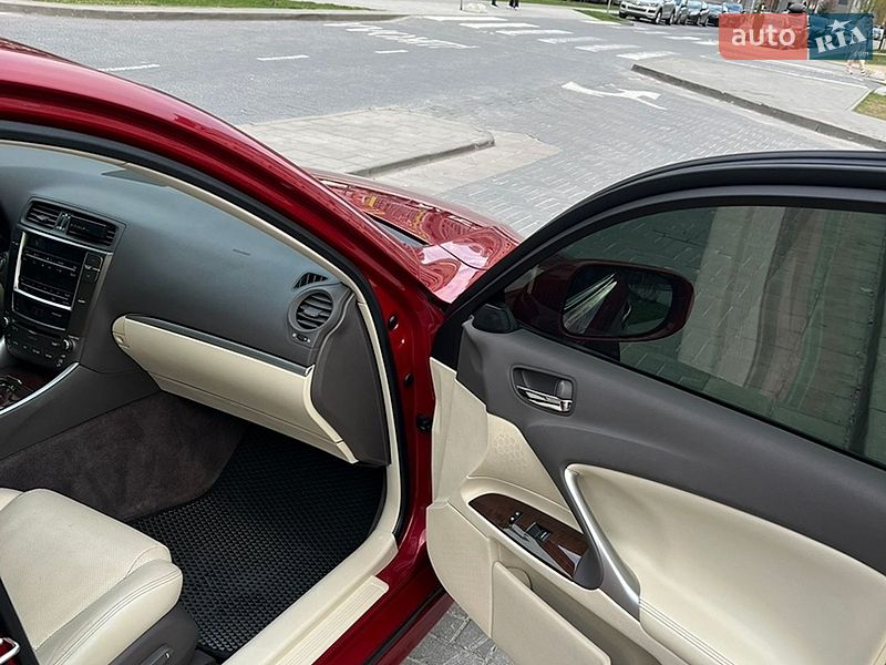 Седан Lexus IS 2012 в Львове