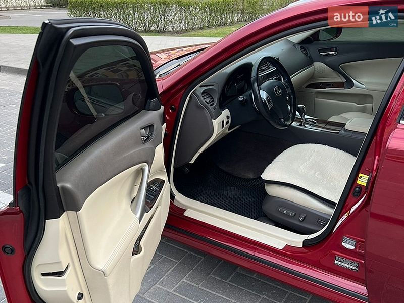Седан Lexus IS 2012 в Львове