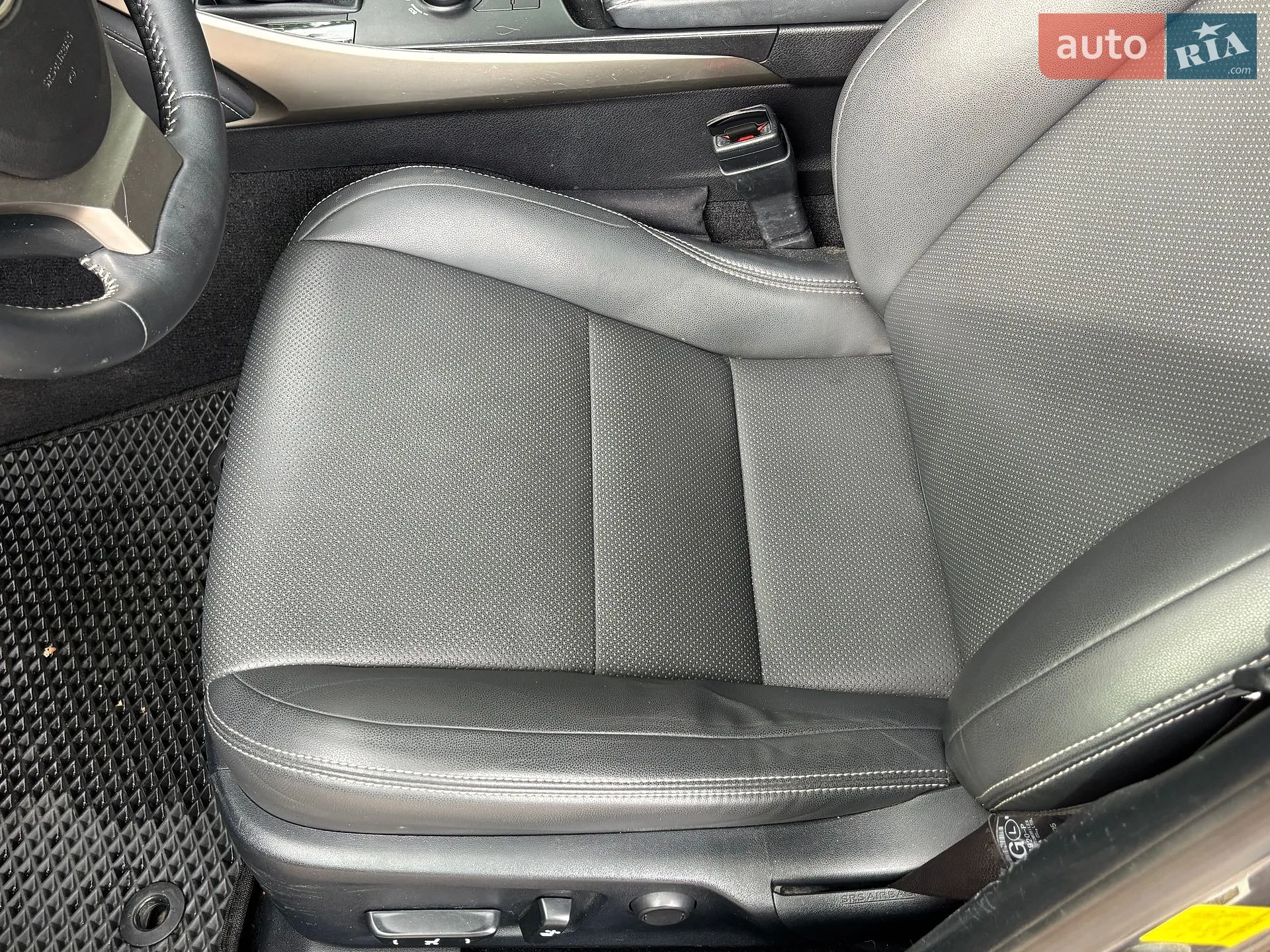 2014 Lexus IS - мініатюра 18