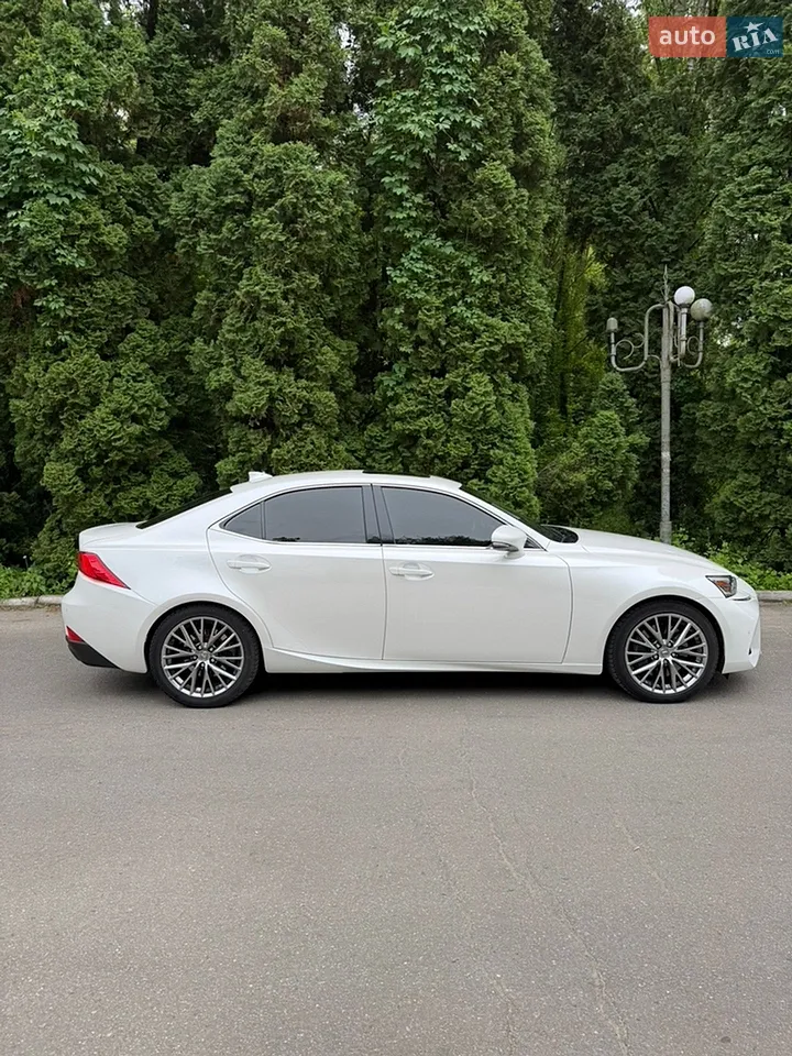 2017 Lexus IS - мініатюра 15