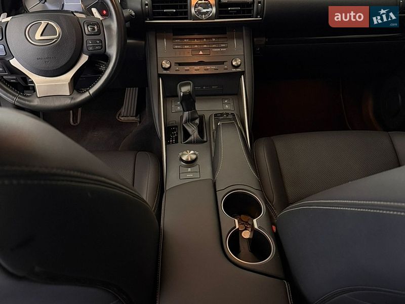 Седан Lexus IS 2018 в Ніжині