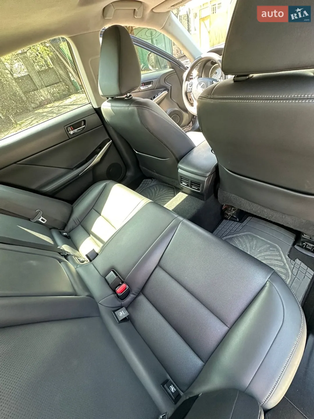 2016 Lexus IS - мініатюра 12