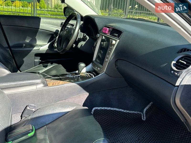 Седан Lexus IS 2010 в Прилуках