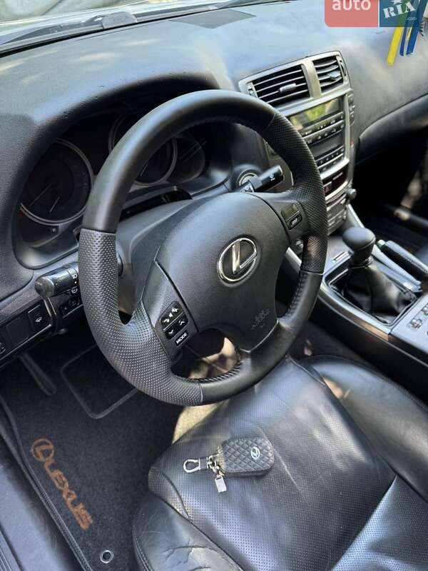 Седан Lexus IS 2007 в Петропавловской Борщаговке