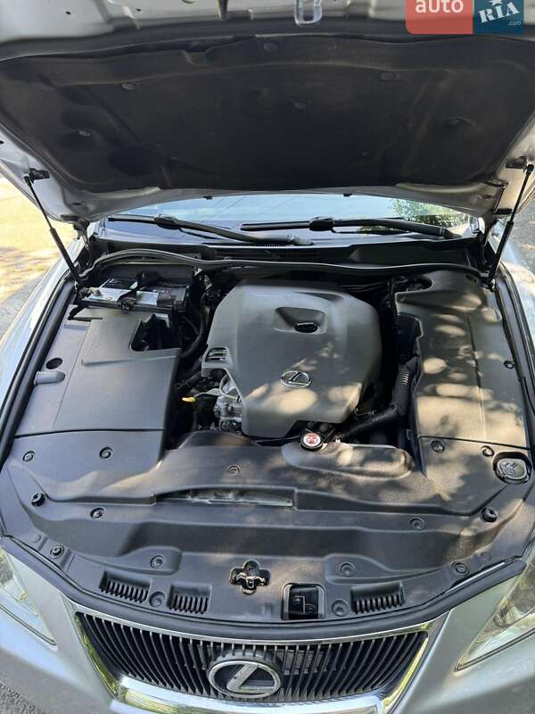 Седан Lexus IS 2007 в Петропавловской Борщаговке