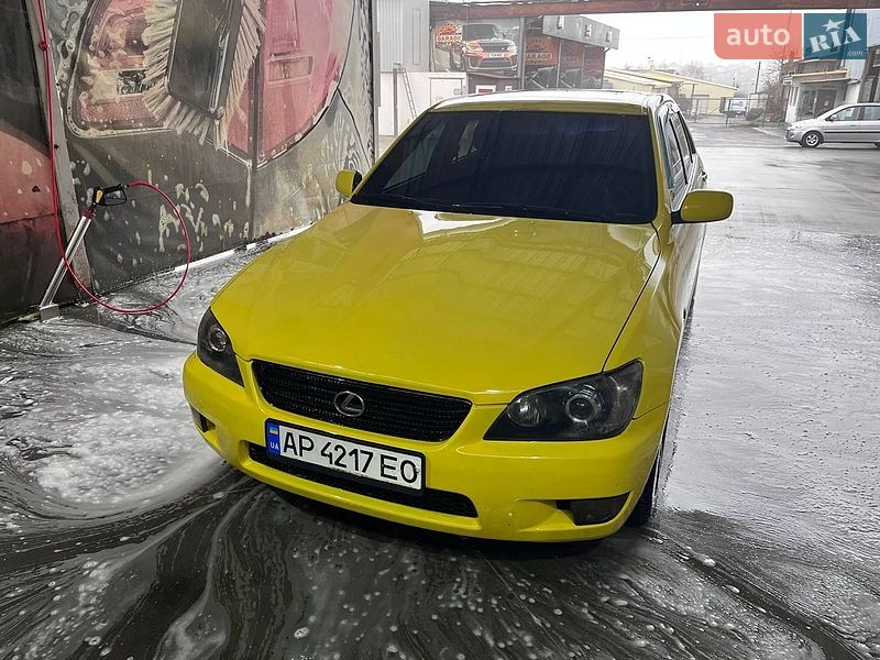 Lexus IS 2000