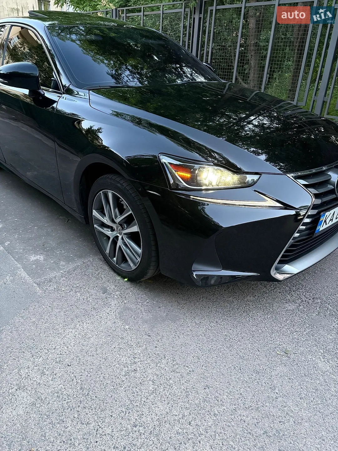 2020 Lexus IS - мініатюра 3