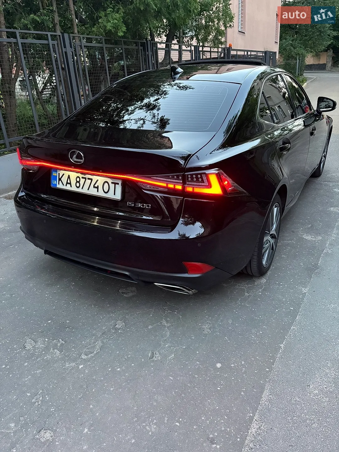 2020 Lexus IS - фото 1