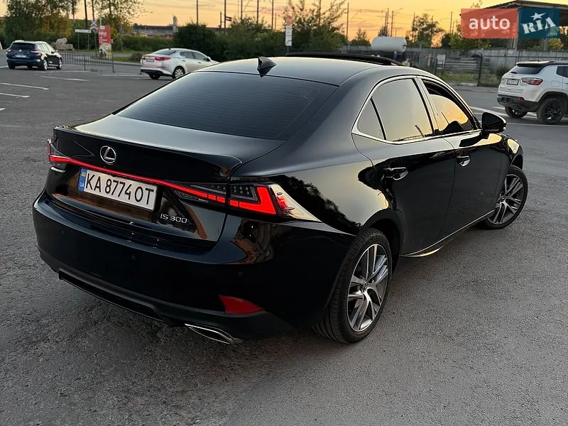 Lexus IS