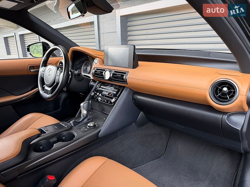 Седан Lexus IS 2023 в Києві