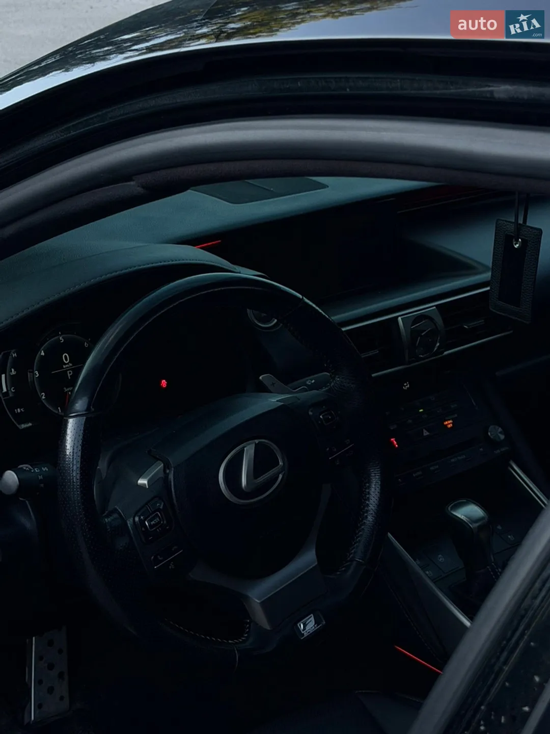 2017 Lexus IS - фото 1