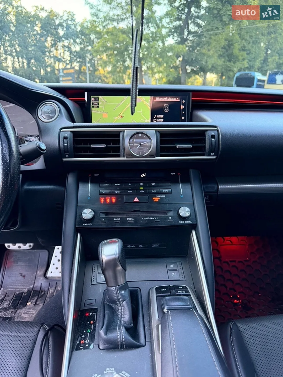 2017 Lexus IS - мініатюра 9