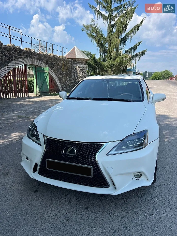 2011 Lexus IS - мініатюра 18