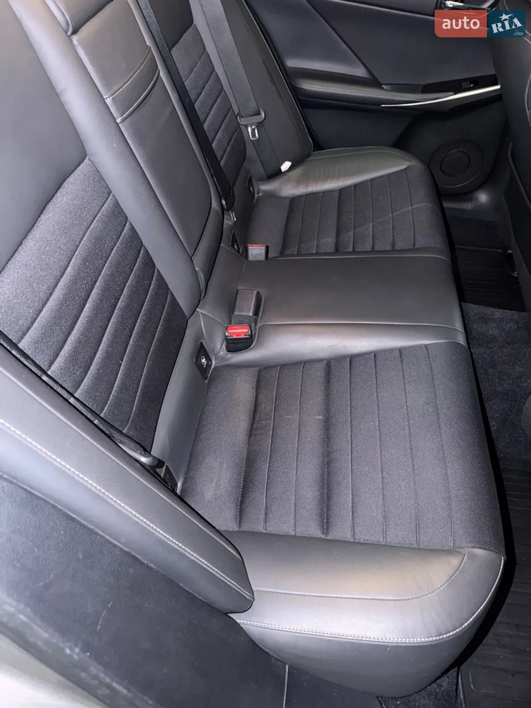 2013 Lexus IS - мініатюра 2