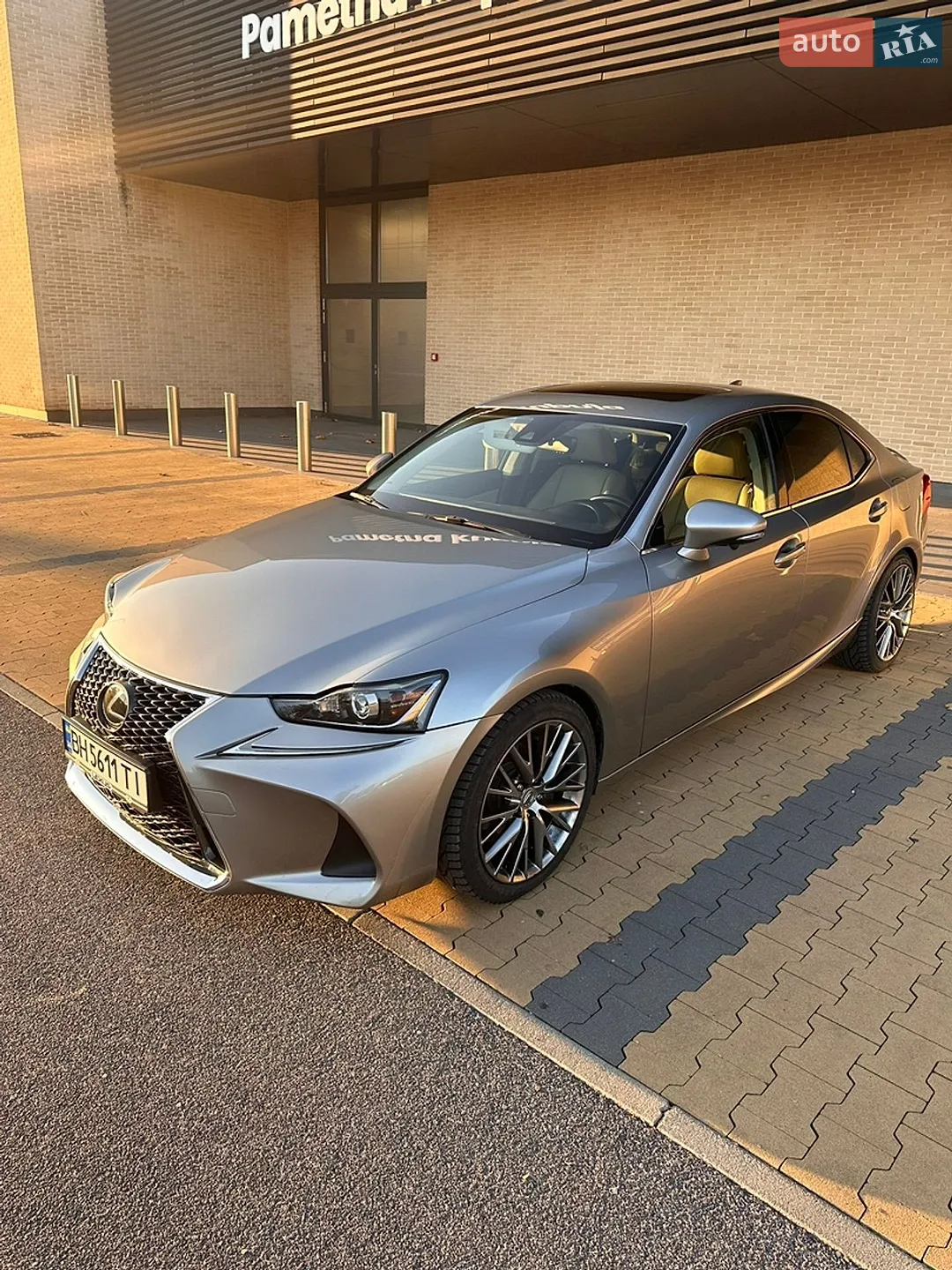 2017 Lexus IS - мініатюра 7