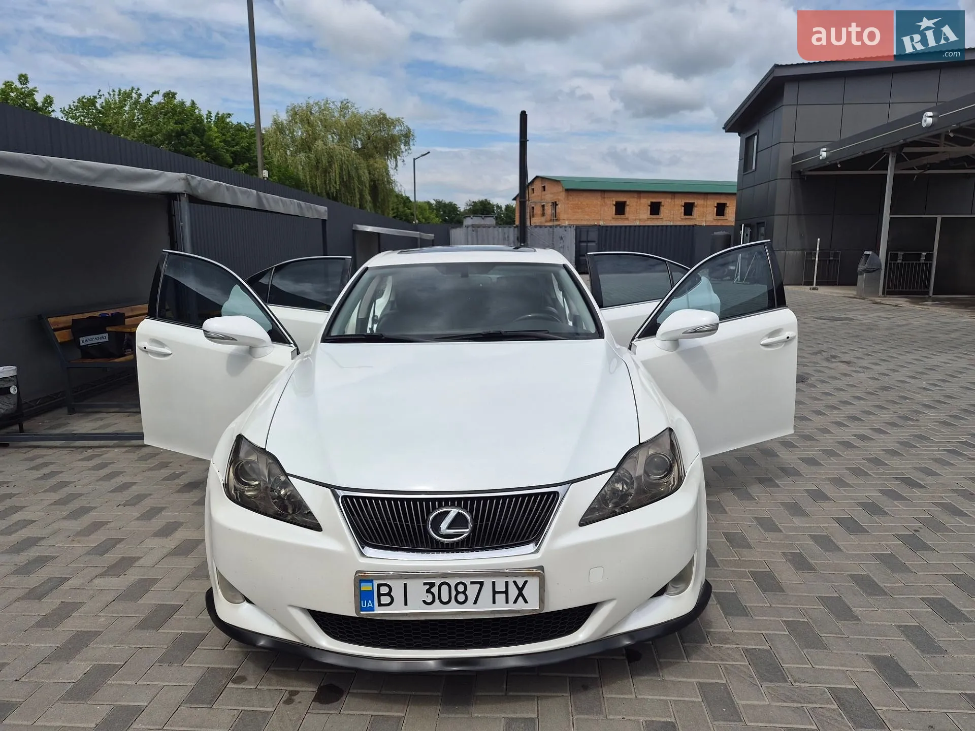 2011 Lexus IS - мініатюра 11