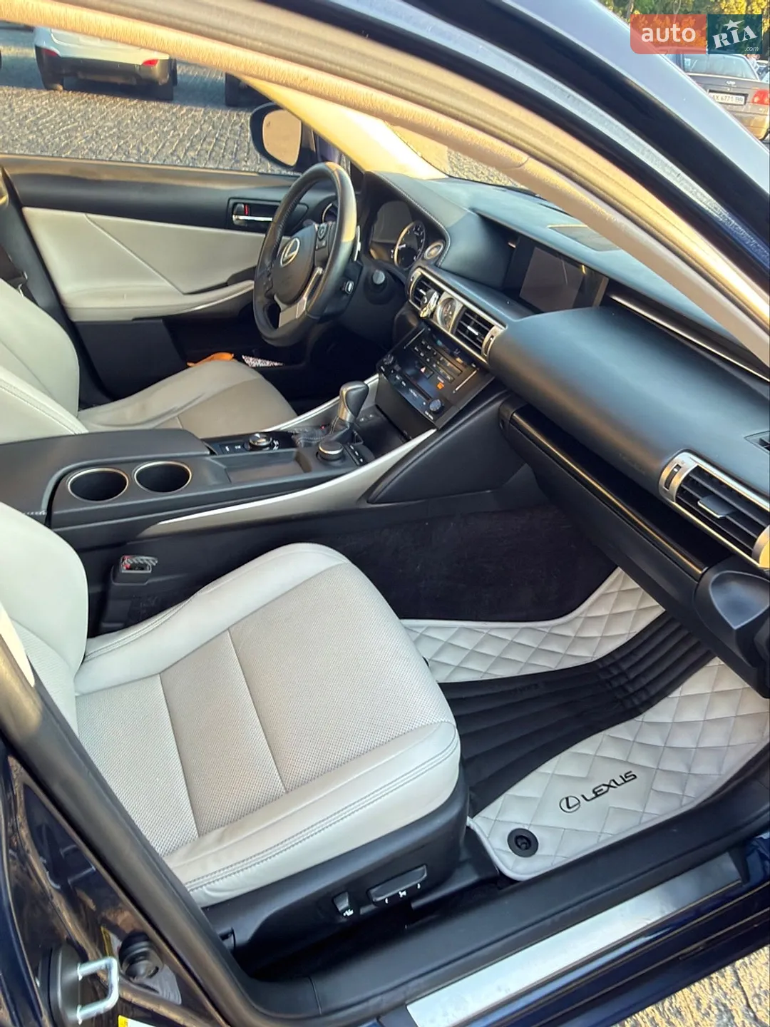 2014 Lexus IS - мініатюра 12
