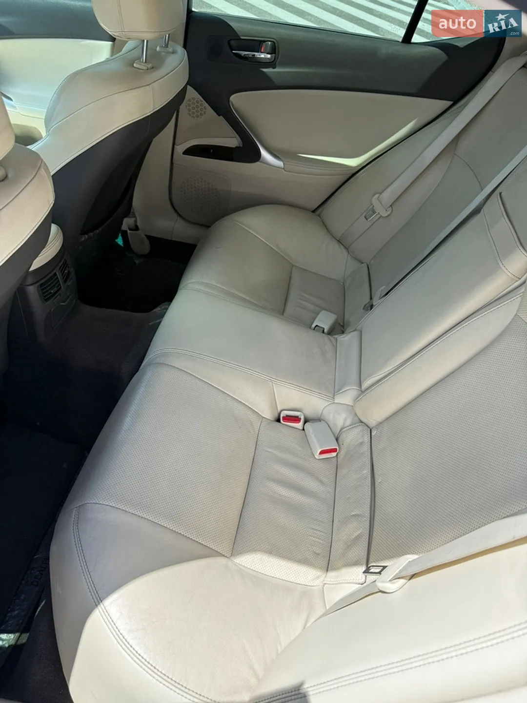 2011 Lexus IS - мініатюра 10