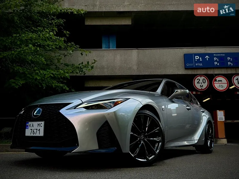 Lexus IS 2022