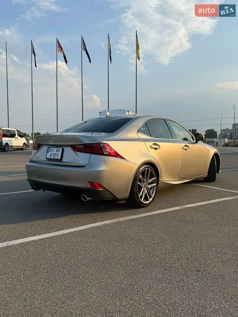 2016 Lexus IS - мініатюра 3