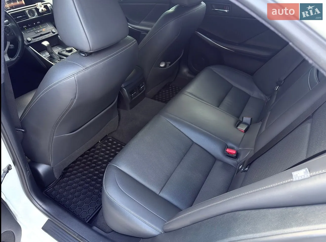 2015 Lexus IS - мініатюра 26