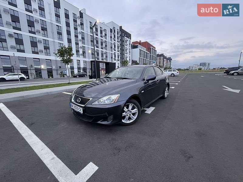 Lexus IS, фото з оголошення