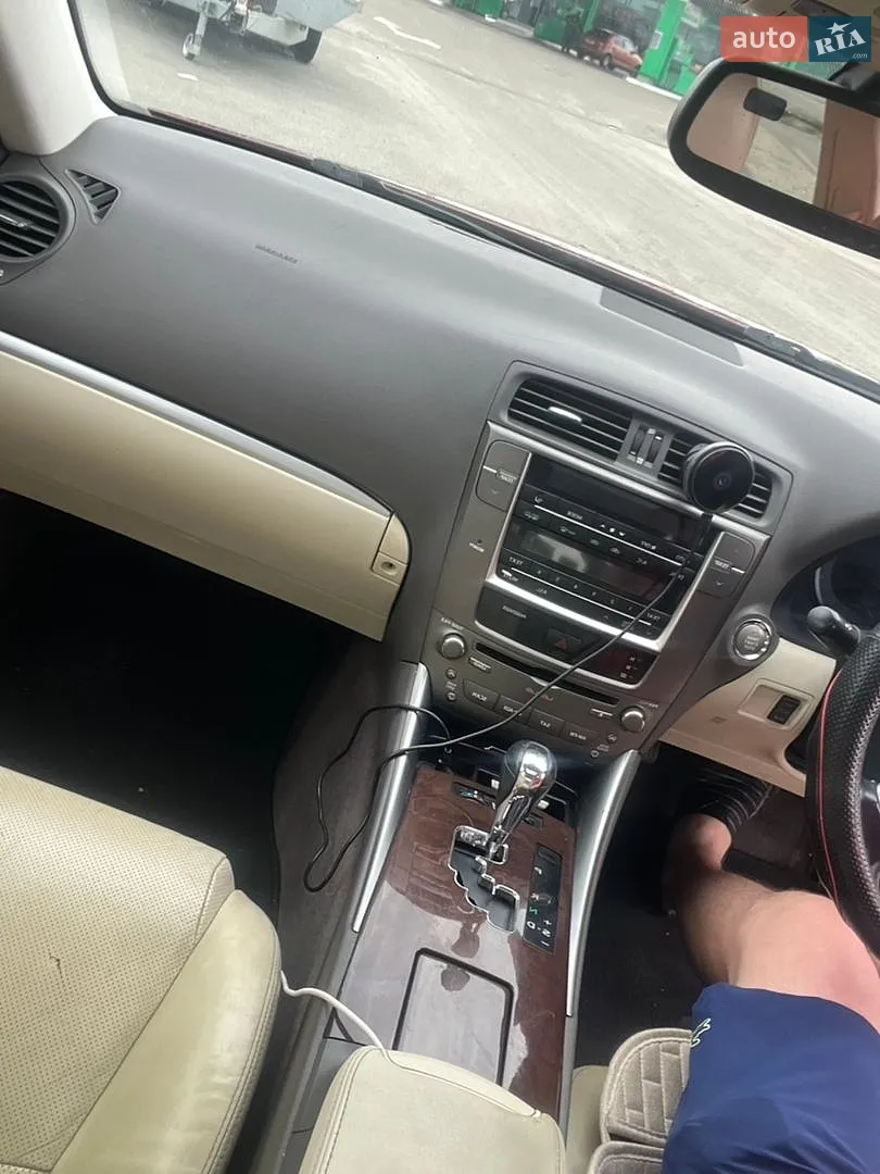 2011 Lexus IS - мініатюра 9