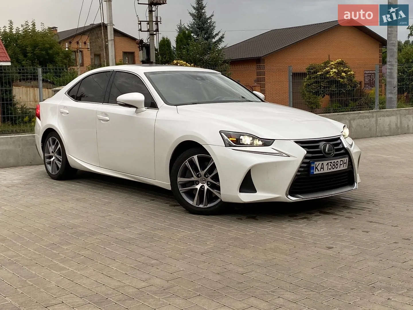 2017 Lexus IS - мініатюра 4
