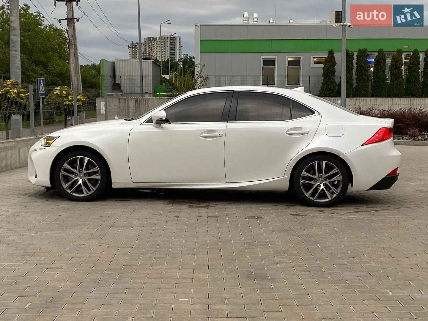 2017 Lexus IS - мініатюра 10
