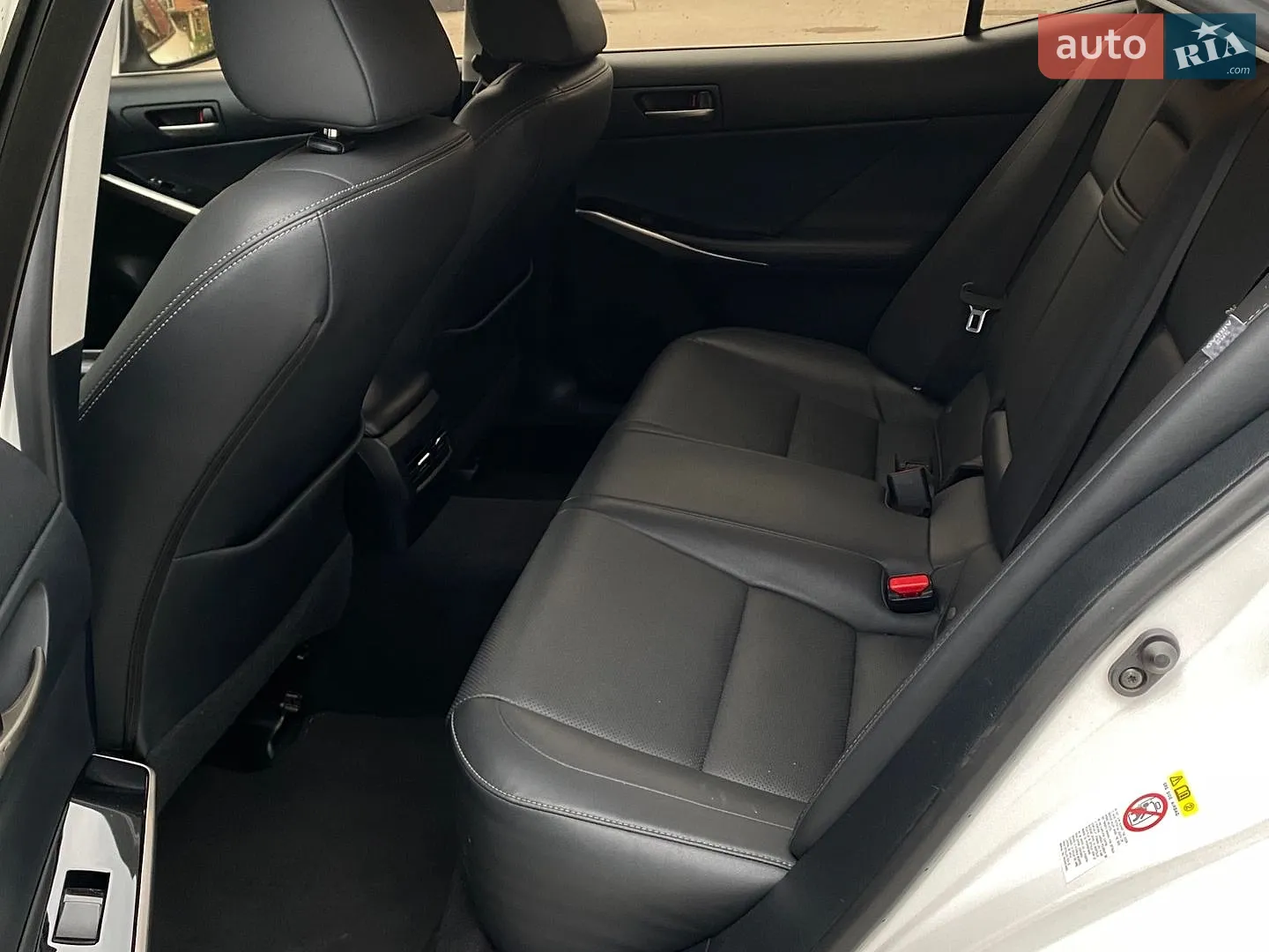 2017 Lexus IS - мініатюра 21