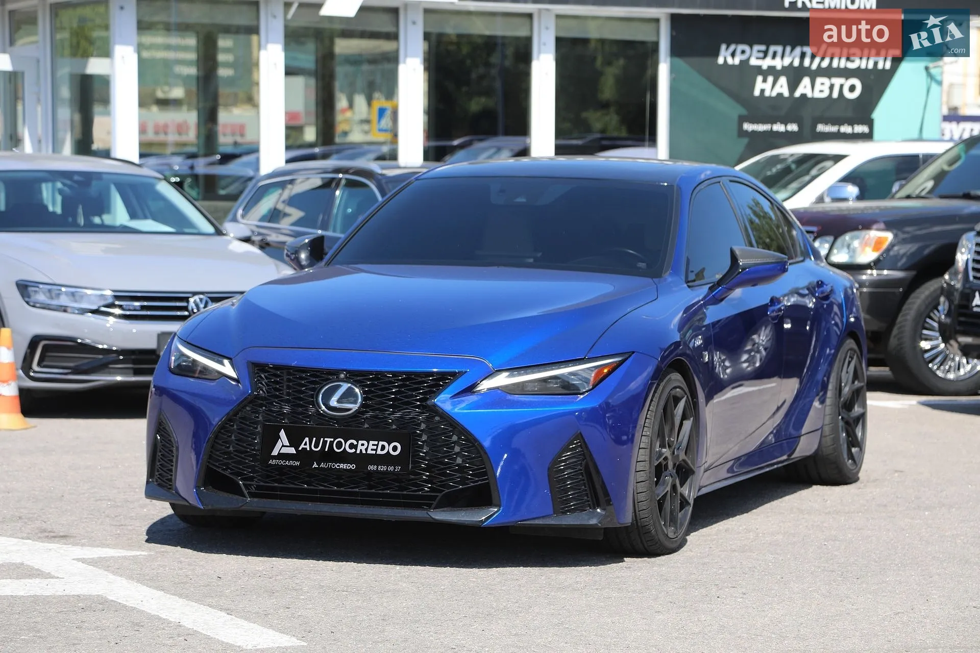2022 Lexus IS - фото 1