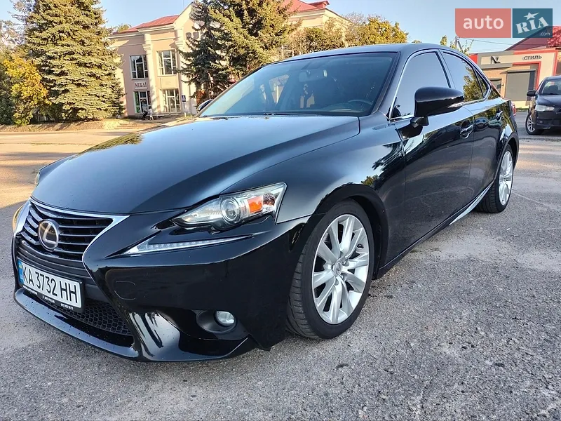 Lexus IS