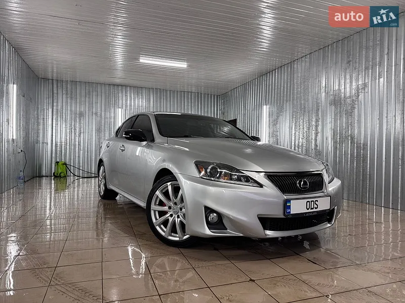 Lexus IS 2010