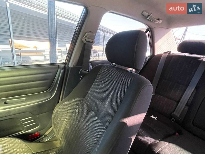 Седан Lexus IS 2000 в Миргороді