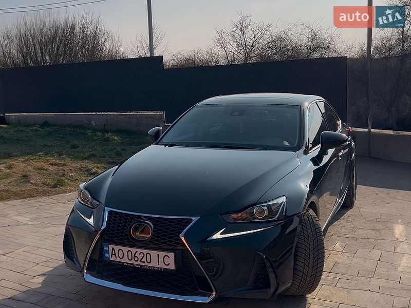 Седан Lexus IS 2020 в Ужгороді