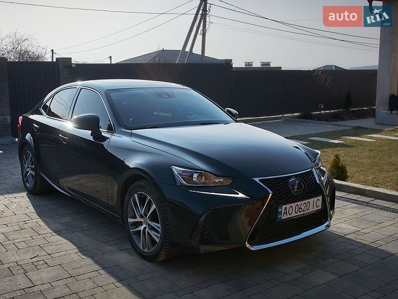 Седан Lexus IS 2020 в Ужгороді