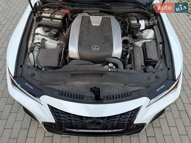 Седан Lexus IS 2023 в Сваляві